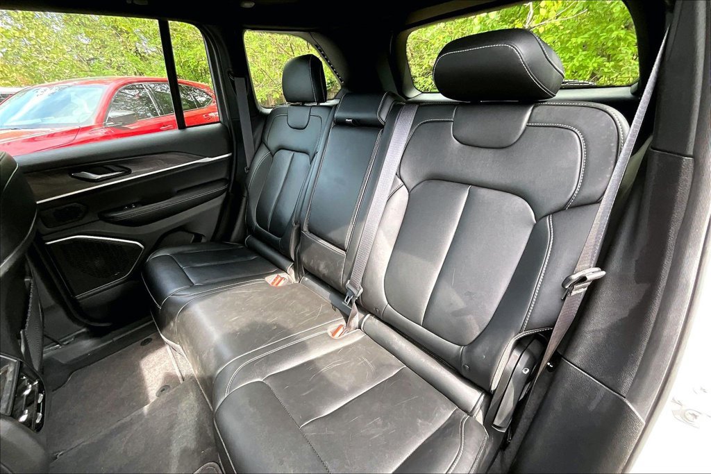 Used 2025 Jeep Grand Cherokee Limited 4xe AWD/4WD image 36