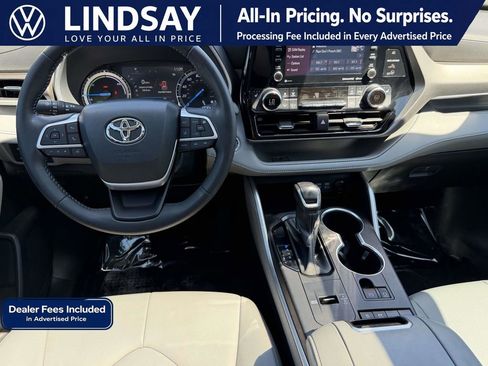 Used 2022 Toyota Highlander XLE FWD image 10