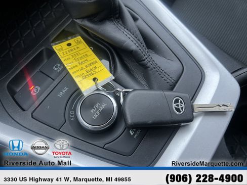 Used 2021 Toyota RAV4 LE image 27
