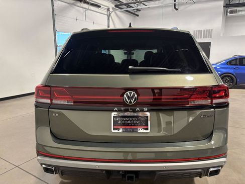 Used 2025 Volkswagen Atlas Peak Edition SE AWD/4WD image 4