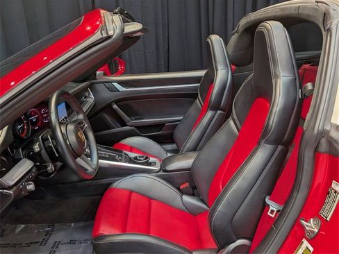Certified 2022 Porsche 911 Targa 4S w/ Premium Package image 5