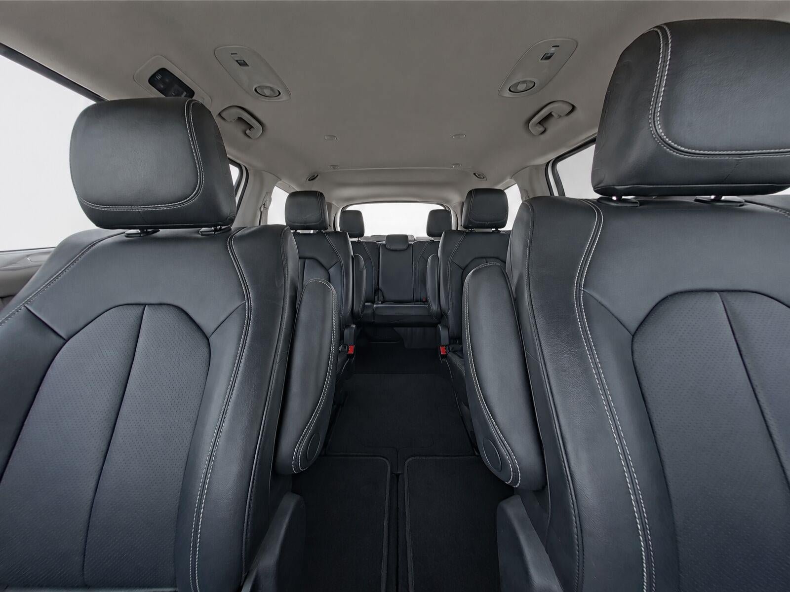 Used 2024 Chrysler Pacifica Touring-L FWD image 23