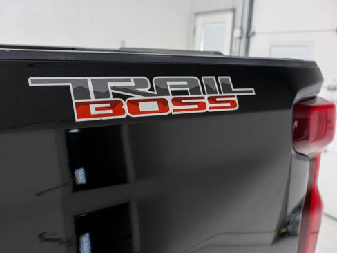 Used 2020 Chevrolet Silverado 1500 LT Trail Boss image 32