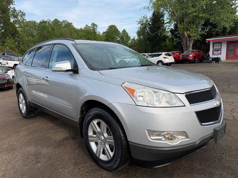 Used 2011 Chevrolet Traverse LT image 2