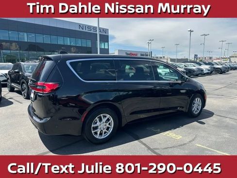 Used 2026 Chrysler Pacifica Select FWD image 12