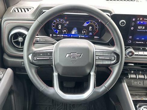 Used 2025 Chevrolet Colorado Z71 AWD/4WD image 19