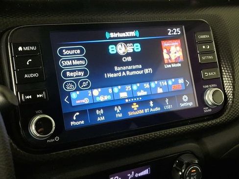 Used 2022 Nissan Kicks SV FWD image 3