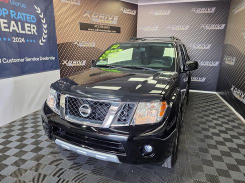 Used 2012 Nissan Pathfinder LE image 3