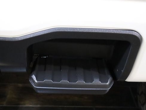 Used 2024 Ford F250 Platinum image 40