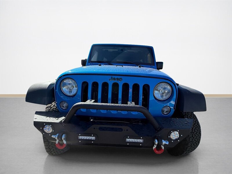 Used 2015 Jeep Wrangler Unlimited Rubicon w/ Connectivity Group AWD/4WD image 8