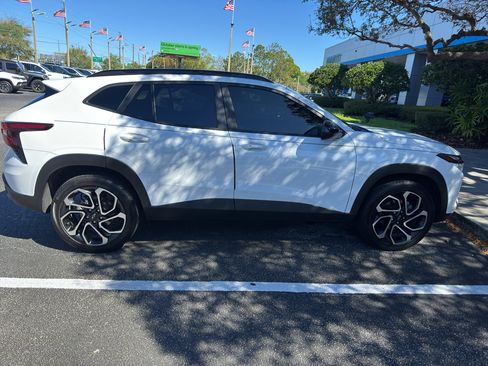 Used 2024 Chevrolet Trax RS w/ Sunroof Package image 15