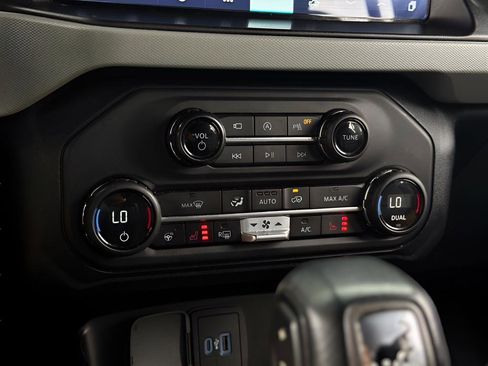 Used 2023 Ford Bronco Badlands image 13