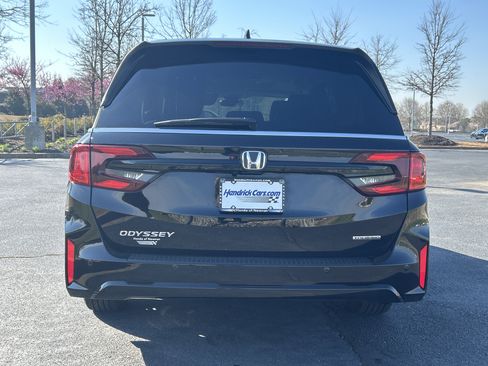 Certified 2026 Honda Odyssey Touring image 8