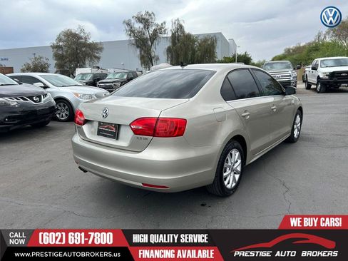 Used 2013 Volkswagen Jetta SE FWD image 4