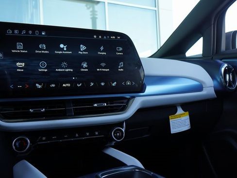 New 2025 Chevrolet Equinox EV LT image 19