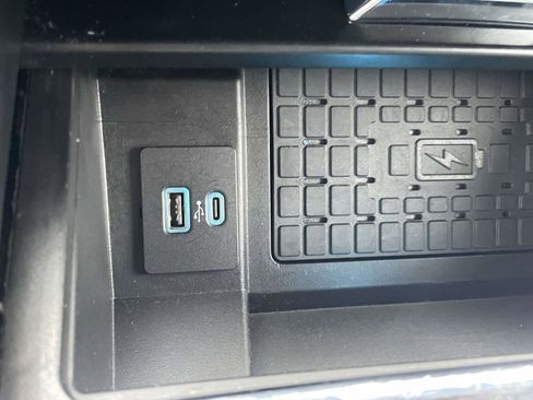 Used 2024 Ford Expedition XLT RWD image 11