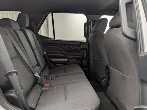 Used 2025 Toyota 4Runner SR5 AWD/4WD image 19