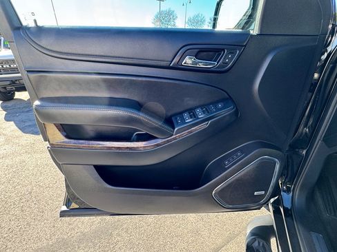 Used 2017 Chevrolet Suburban LT w/ Luxury Package image 20