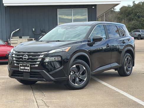 Certified 2025 Nissan Rogue SV image 2