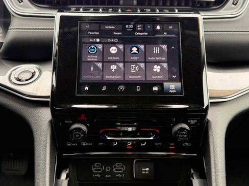 Used 2023 Jeep Grand Cherokee Laredo AWD/4WD image 31