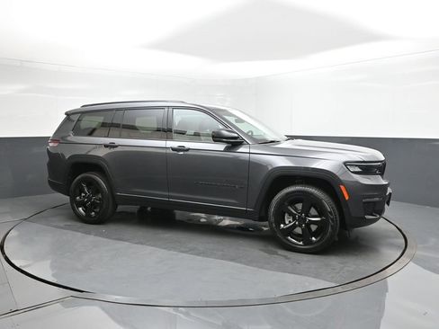 New 2025 Jeep Grand Cherokee L Limited w/ Black Appearance Package image 17