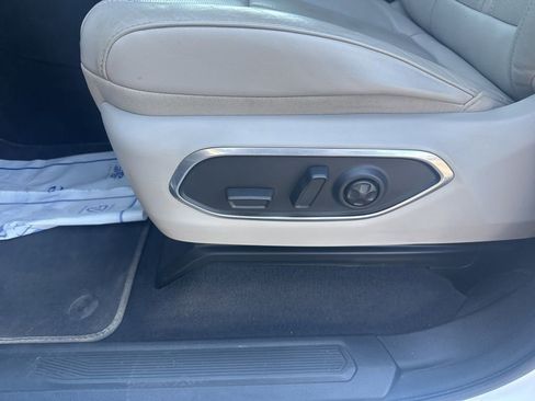 Used 2023 Jeep Wagoneer L 4WD w/ Premium Group I image 36