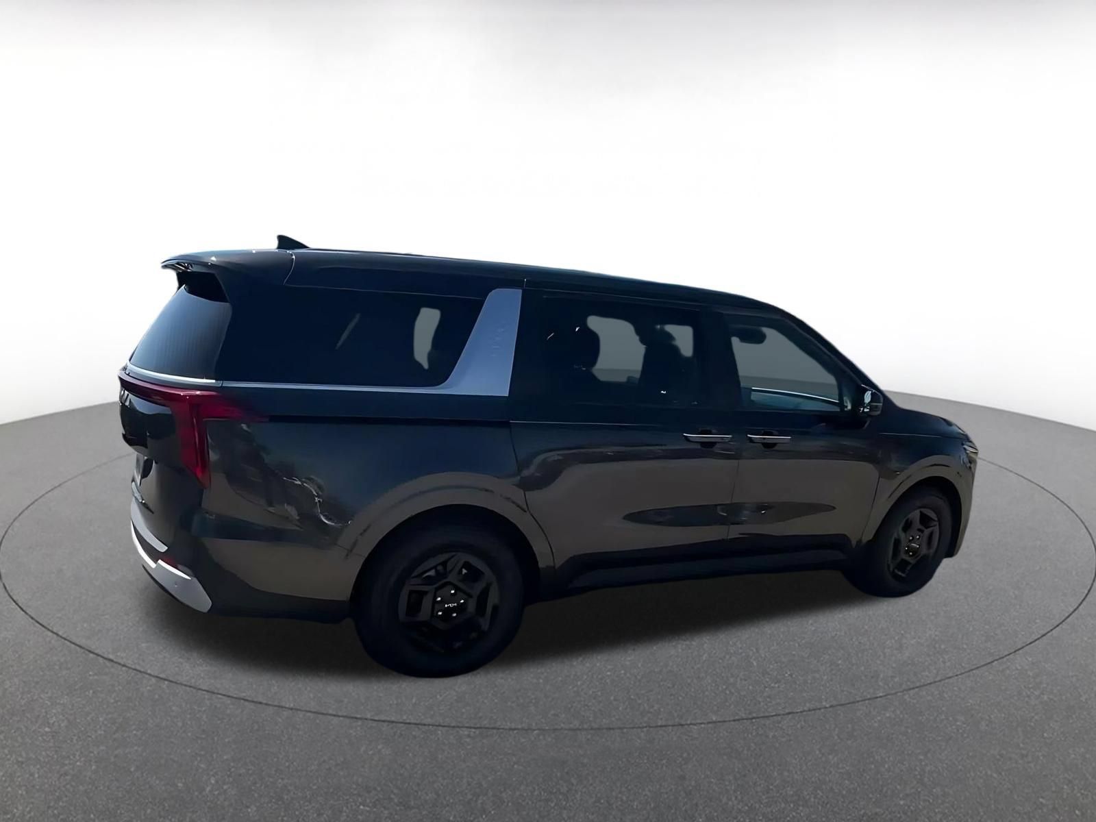 Used 2026 Kia Carnival FWD image 14
