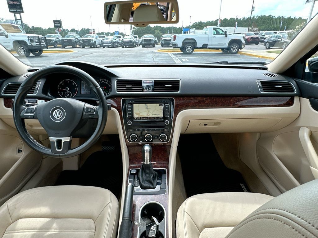 Used 2013 Volkswagen Passat TDI SEL Premium FWD image 3