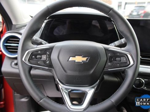 Used 2024 Chevrolet Trax LT w/ LT Convenience Package image 25