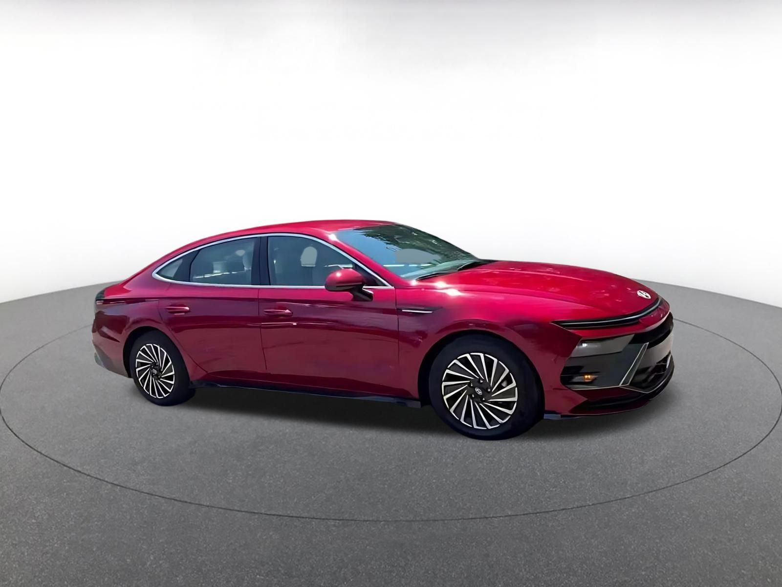 Used 2025 Hyundai Sonata SEL FWD image 2