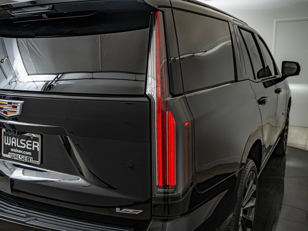 Used 2025 Cadillac Escalade V AWD/4WD image 15