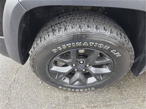 Used 2018 Jeep Cherokee Trailhawk AWD/4WD image 10