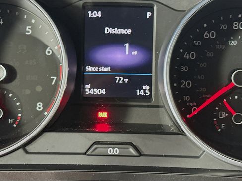 Used 2019 Volkswagen Tiguan SE FWD image 19