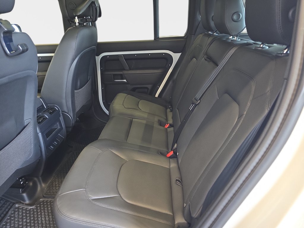 New 2026 Land Rover Defender 110 X-Dynamic SE AWD/4WD image 11