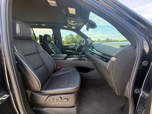 Certified 2024 Cadillac Escalade Sport w/ LPO, ONYX Package AWD/4WD image 33