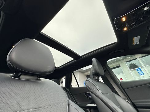 Used 2025 Mercedes-Benz GLC 300 4MATIC image 14