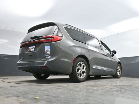 Used 2023 Chrysler Pacifica Limited FWD image 38