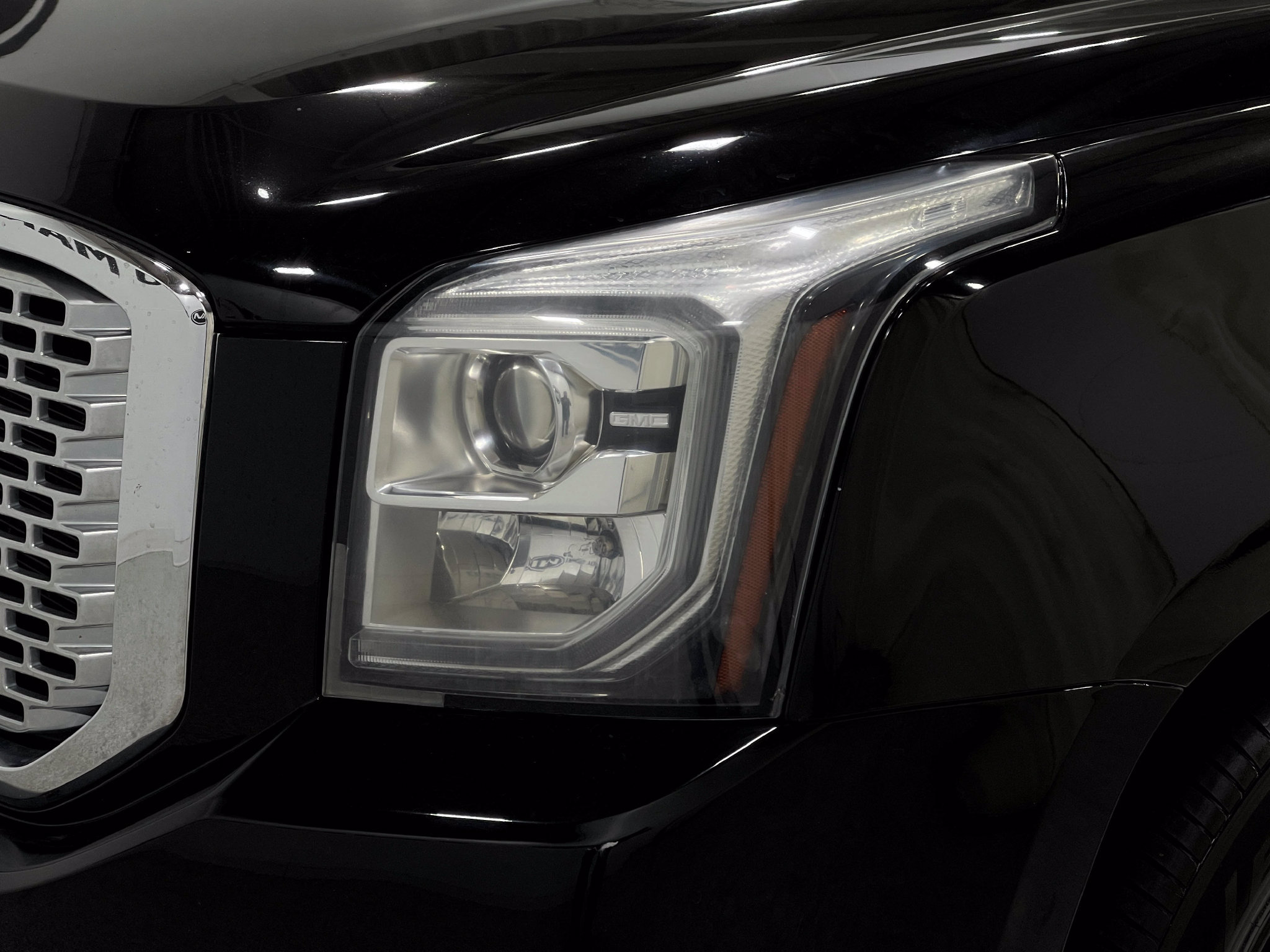 Used 2016 GMC Yukon Denali w/ Open Road Package AWD/4WD image 36
