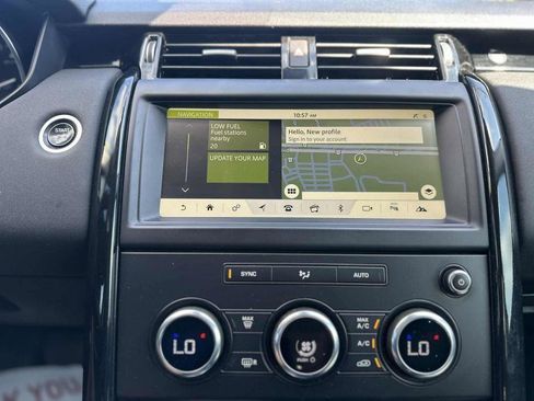 Used 2018 Land Rover Discovery SE image 27