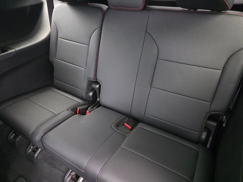 Used 2024 Chevrolet Traverse RS FWD image 17