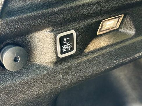 Used 2023 Jeep Grand Cherokee L Limited AWD/4WD image 15