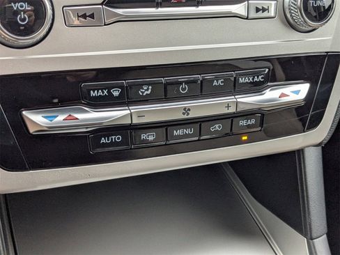 Used 2022 Ford Explorer 2WD image 25