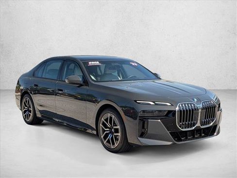 Used 2023 BMW 760i xDrive AWD/4WD image 3