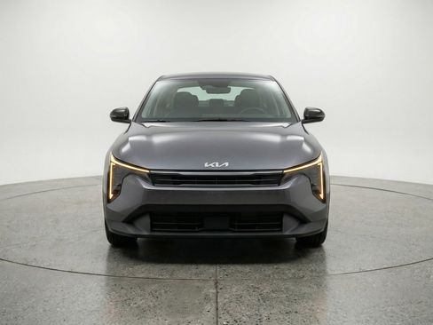 Used 2025 Kia K4 LXS image 2
