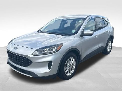 Used 2020 Ford Escape SE image 3