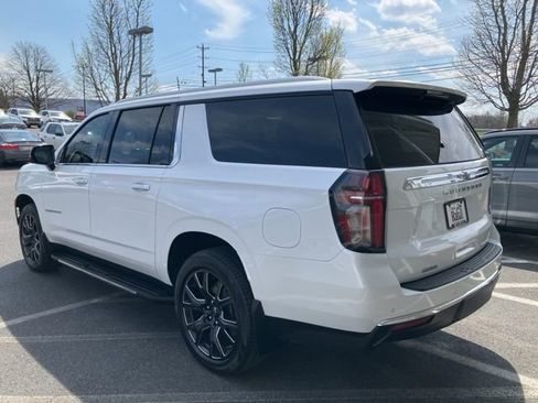 Used 2023 Chevrolet Suburban Premier w/ Premium Package 2 AWD/4WD image 7