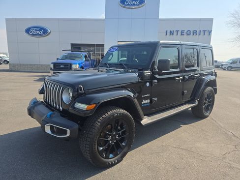 Used 2022 Jeep Wrangler Unlimited Sahara w/ Cold Weather Group AWD/4WD image 2