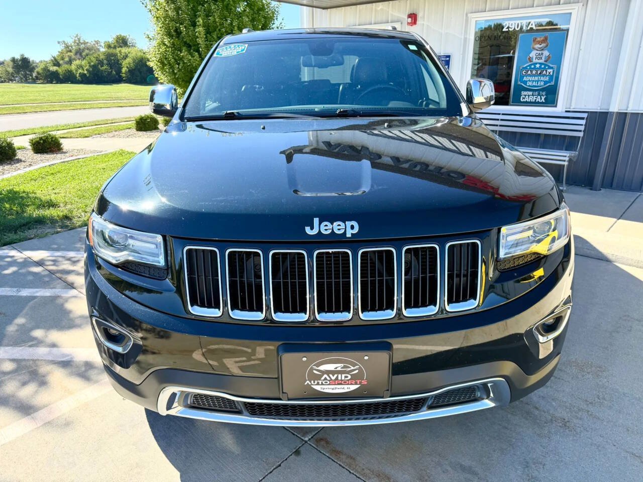 Used 2015 Jeep Grand Cherokee Limited w/ Luxury Group II AWD/4WD image 3