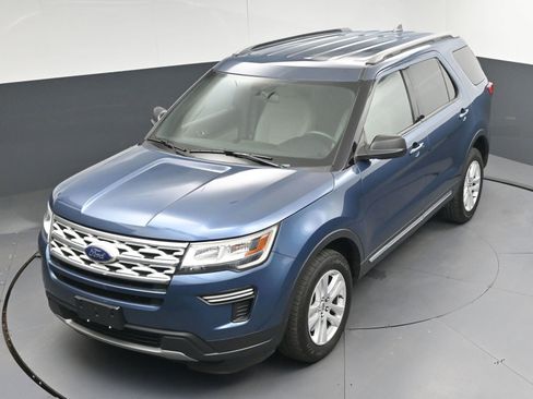 Used 2018 Ford Explorer XLT AWD/4WD image 30