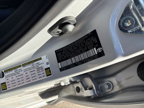 Used 2025 Toyota Corolla LE image 27